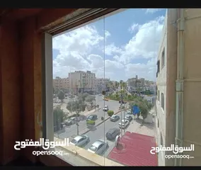  3 شقه / مكتب ترخيص تجاري مقابل بنك لبنان المهجر على الشارع الرئيس