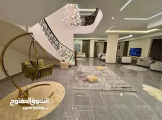  4 عندى فيلا نزلت فى سعرها للنص ( بسعر شقة )  تم تنزيل السعر من 16 مليون ل 9 مليون وممكن اقسطلك جزء