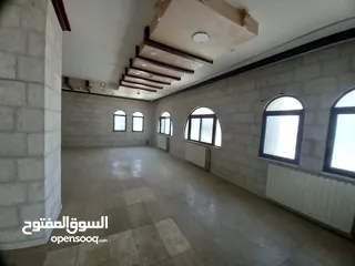  14 فيلا فارغة للإيجار اعلان رقم (V32)