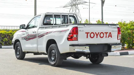  16 Toyota Hilux 2.7L