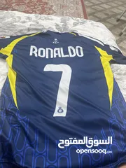  8 قميص نادي النصر السعودي القميص اصلي 100٪من اديداس وليس عليه شئ طباعة استعماله تحت المتوسط لاكنه جديد