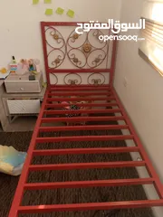  3 تخت حديد مجوز وبتحول تختين مفرد زي ما هو بالصور