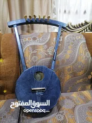  1 سمسميه سته اوتار للبيع  صوتها حلو معاها جك بتوصل عل السماعه ومعاها السلك تبع الجك ومعاها وصله بتشبكه