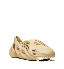 2 Adidas Yeezy Foam Runner 'Desert Sand'