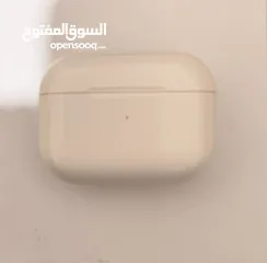  1 سماعه Air pods pro شبه جديده استعمال بسيط سعر ربي يبارك