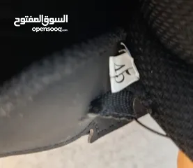  5 حذاء اسود لم يلبس جديد-رياضي-سهل اردتاء-45 EU-خامة ممتازة
