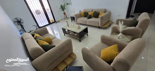  3 غرفة نوم و طقم كنب ضيوف و خزانة ملابس كبيرة