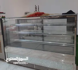  1 ثلاجه العرض كبيره  بسعر نهائي 800د للحلويات من شركه عفانه وكاله وتبريد ممتاز مستخدمه بشي بسيط 809لتر