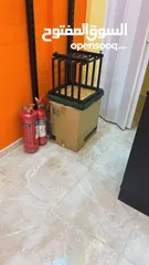  5 تجهيزات محل تجاري جاهز للالبسة المحل للبيع .