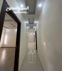  2 ثالث مع روف بتشطيب مميز واطلاله في ضاحية الرشيد