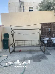  2 مرجيحة متهالك