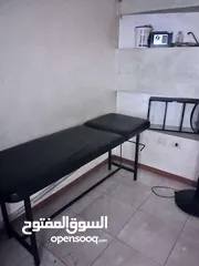  10 صالون رجالي فاخر  للبيع موقع مميز على الشارع الرىيسي