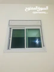  18 شقق سكنيه للإيجار موقعها الخليل راس الجوره مقابل كازيه زيد للمحروقات طابق ارضي