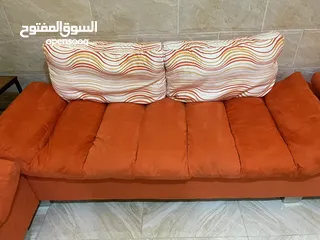  19 للبيع جهازين جوالات وطابعة نوع ليكس مارك وطقم كنب برتقالي نظيف جدا 4 طقم