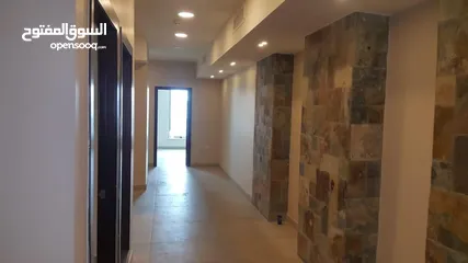  20 مكتب فاخرة للايجار طوابق بمساحات 900 متر في منطقة الصويفية