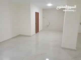  3 طابق كامل للأجار تجاري/ صناعات خفيفه مقابل مخابز جواد على الأتوستراد مباشره