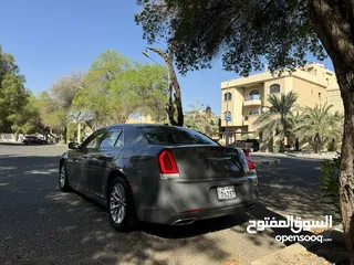  13 كرايزلر C 300 موديل 2017