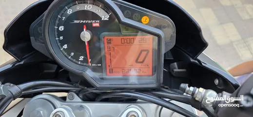  23 دراجة ابريليا 750 cc بحالة ممتازة 2016 ماشية 24000 فقط مالك ثاني صيانة دورية في الشركة 3200 دينار