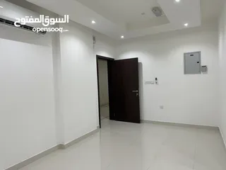  3 شقه غرفتين نوم للبيع في غلا خط اول شارع السلطان قابوس مساحة 100 