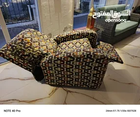  2 متفرقات للبيع  كورنر وريكلاينر بحاله جيده للبيع