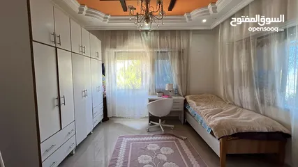  8 شقة بحي عدن للبيع