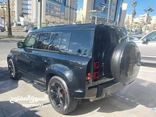  16 Land Rover Defender 2023 dynamic Black Edition Plug in hybrid