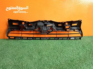  2 شبك / شل علوي طمبون امامي تويوتا بريوس سي 2016/2017 وارد اليابان  مستعمل اصلي بحالة ممتازه