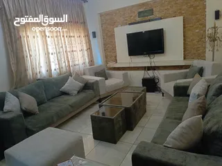  13 كنب تفصيل 8 مقاعد مريح جداً ولونه رائع وبحالة الوكالة
