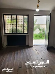  7 شقة طابق أرضي في منطقة ام السماق