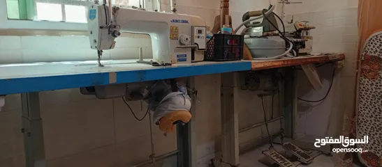  2 ماكنه خياطه درزه و حبكه للبيع بحاله جيد