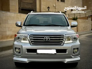  8 تويوتا لاند كروزر (GXR 2015 (V8 وارد صيانة الشركة ( طلب خاص 60th) مالك واحد بحالة الوكالة