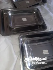  5 صواني تقديم مرايا فاخره و طقم صحون سفره جديد و صولني فرن ستانلس ستيل