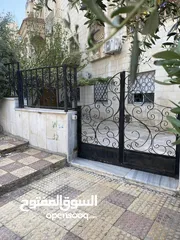  4 شقة ارضيه للبيع مع حديقه موقع حيوي اربد