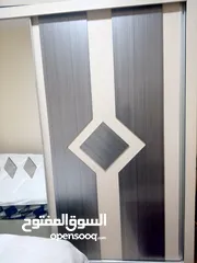  6 غرفة نوم وملحقاتها كاملة / تخت + خزانة + كومدينة + راسية عدد 2 + فرشة زنبركية