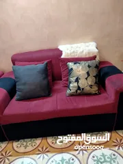  1 كنب   قطعتين. مجوز  قليل الاستعمال ،لون خميري  مع قورن الوان