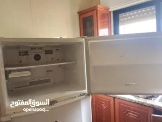  4 ثلاجه نوعيتها شارب 24 قدم في حاله جيده فيها نظام موفر للطاقه