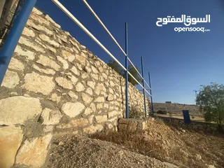  13 فرصة استثمارية لا تعوض ارض 14 دونم مع ملعب قدم خماسي باعلى المواصفات ، مرافق وصاله كبيره وتراس خارجي