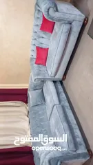  1 طقم كنب للبيع المستعجل بسعر مغري استعمال بسيط بحاله الوكاله