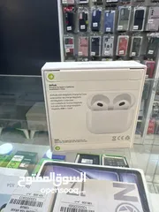  4 AirPods 3 سماعة  جديدة مكفوله من جميع وكلاء ابل في العالم