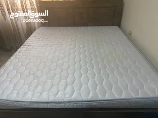  4 تخت مجوز بحالة الوكالة تفصيل للبيع مع الفرشة