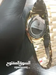  9 ساعة مازيراتي الايطالية باللون الذهبي الأنيق