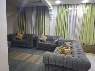  1 غرفه جلوس كامله مع سجاده وبرادي