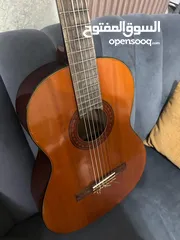  4 guitar classical yamaha c70 جيتار كلاسيكال    نوع ياماها احترافي شبه جديد مع اوتارو الاصلية