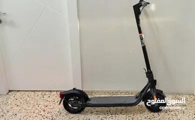  4 سكوتر كهربائي من شركة ninebot نوع سيجواي F25 المميز مع كل ملحقاته