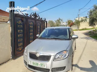  1 فابيا 2011 بالرخصة