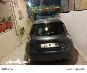  10 رنو زوي 2018 بيع كاش او بالتقسيط بدون بنوك  أو شركات التسهيل جميع الاضافات السياره اربعه جيد