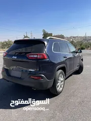  11 جيب شروكي موديل 2014 بحالة الوكالة للبيع  اوللبدل على سيارة احدث