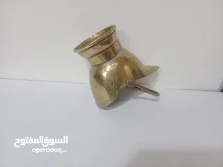  16 وعاء تقليدي مصنوع يدويا يستخدم لحمل الفحم أو الحطب مزخرف برسومات أنتيك قديم جدا لون ذهبي