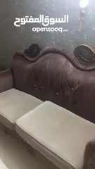  3 طقم كنب بحال الوكاله يتكون من 8 مقاعد لايوجد كسر ولاخدش البيع لدواعي السفر والتواصل عبر الوتس اب