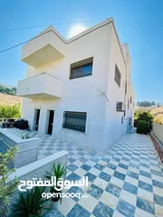  5 فيلا للبيع في صافوط طابقين وتسوية  الأرض 750m / مسطح البناء 600m / بناء حديث 4وجهات حجر يمكن تقسيط